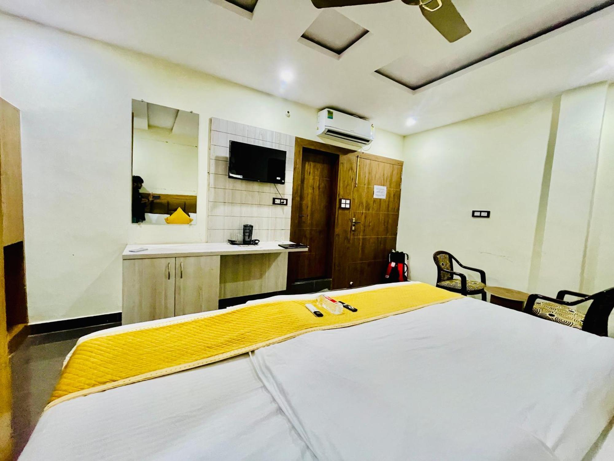 Hotel Nidhivan Mukund - Best Rated Area - In House Parking Vrindāvan Exterior foto
