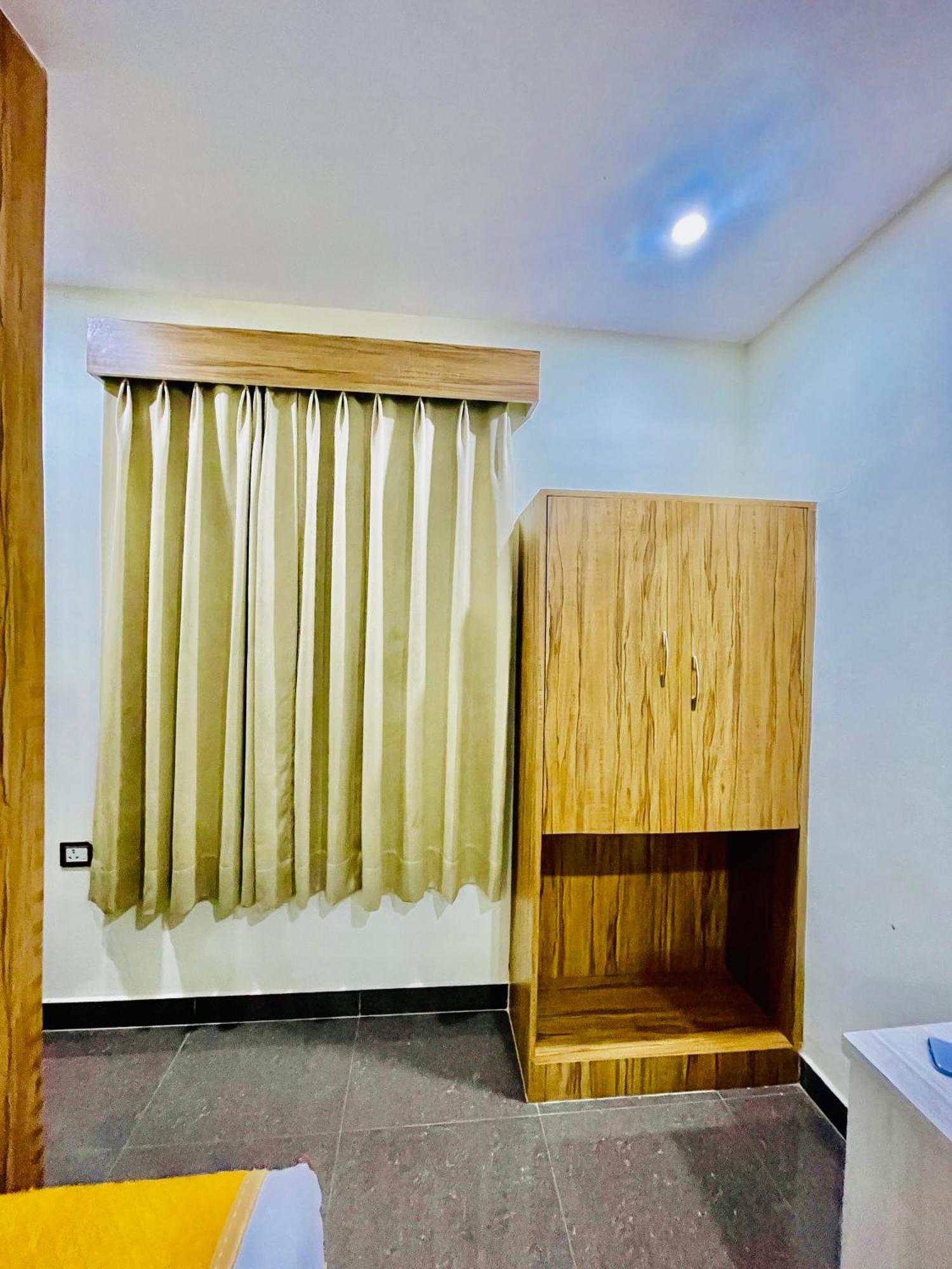 Hotel Nidhivan Mukund - Best Rated Area - In House Parking Vrindāvan Exterior foto